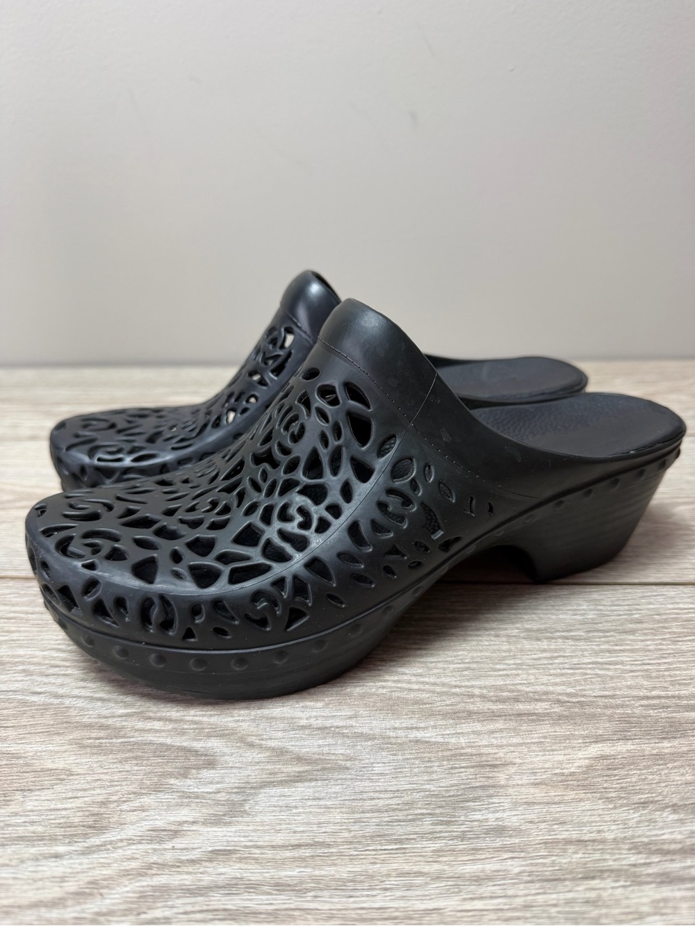 Dansko Pippa Molded Plastic Rubber Cut Out Clog Shoe Black Womens Size 39 US 8.5 - Picture 3 of 8
